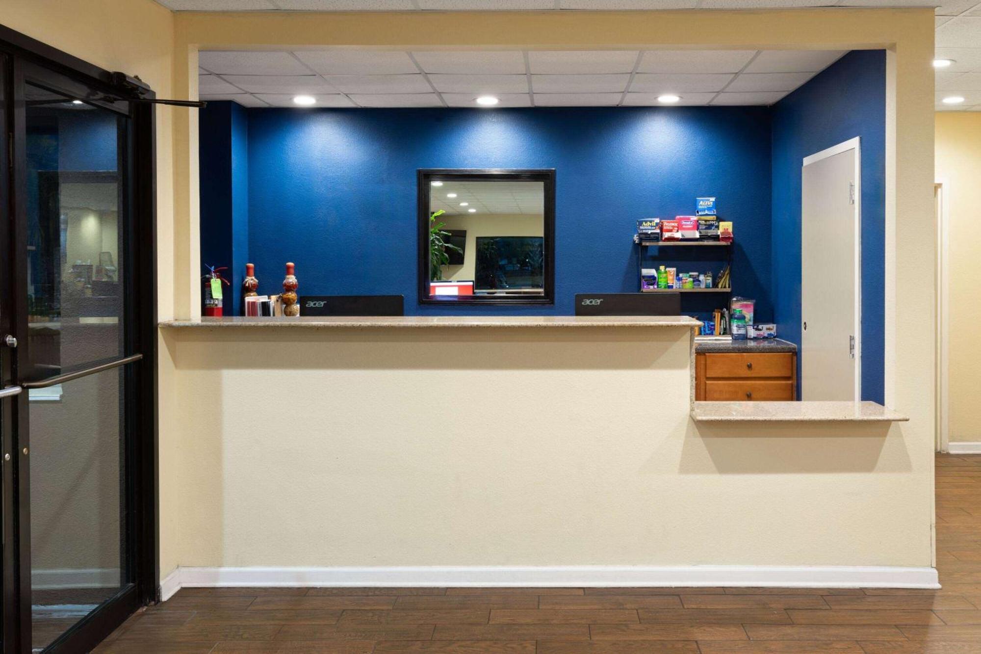 Days Inn By Wyndham Biloxi Beach Exterior photo
